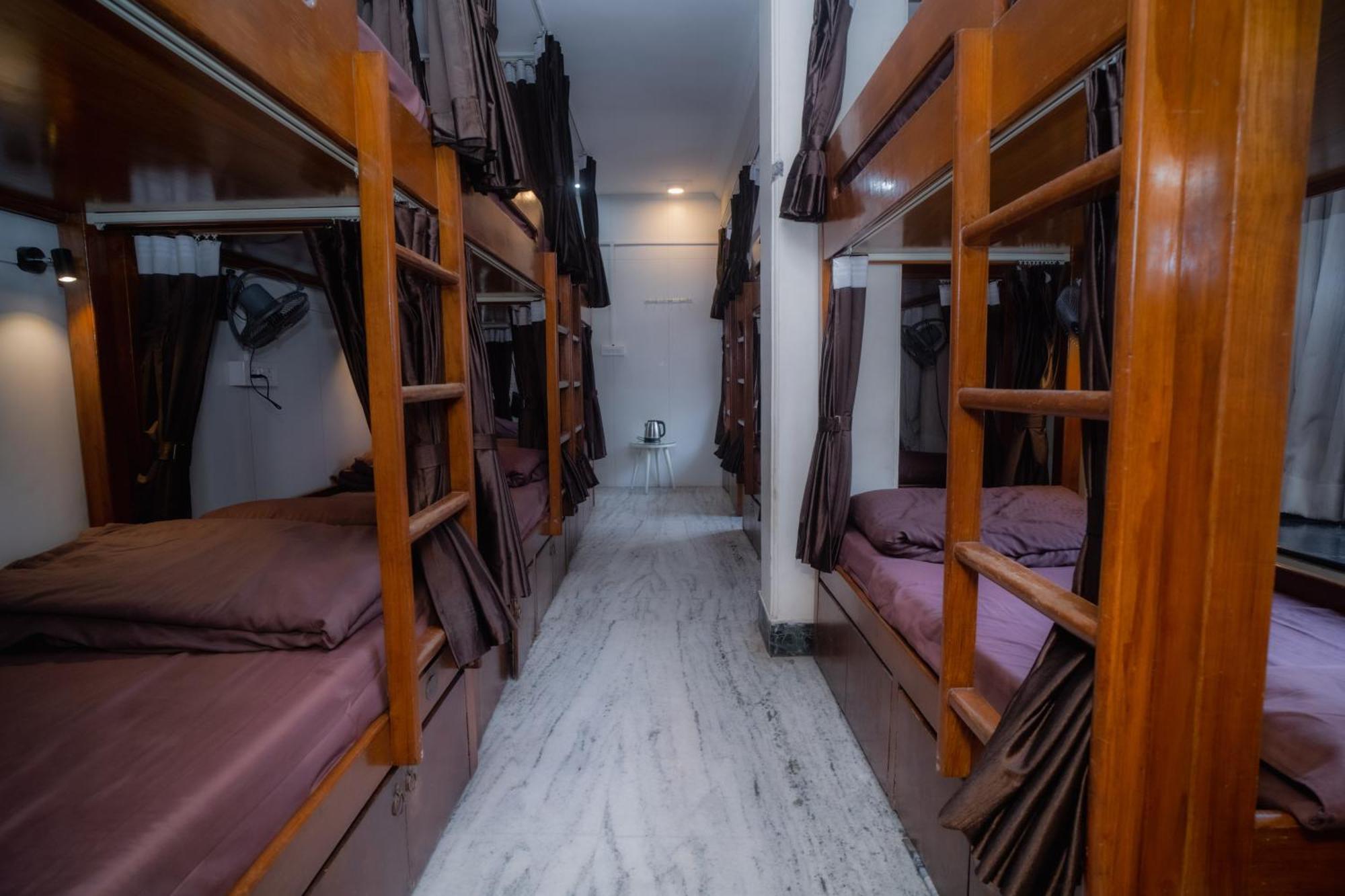 ורנאסי Pearl Courtyard Dormitory מראה חיצוני תמונה