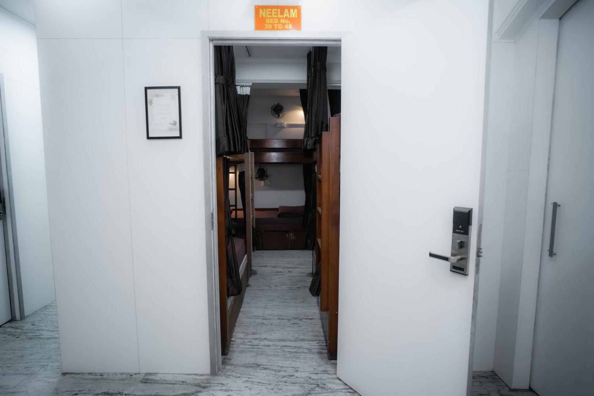 ורנאסי Pearl Courtyard Dormitory מראה חיצוני תמונה