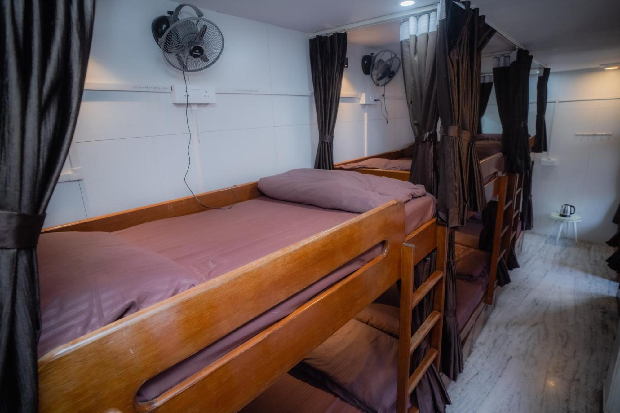ורנאסי Pearl Courtyard Dormitory מראה חיצוני תמונה