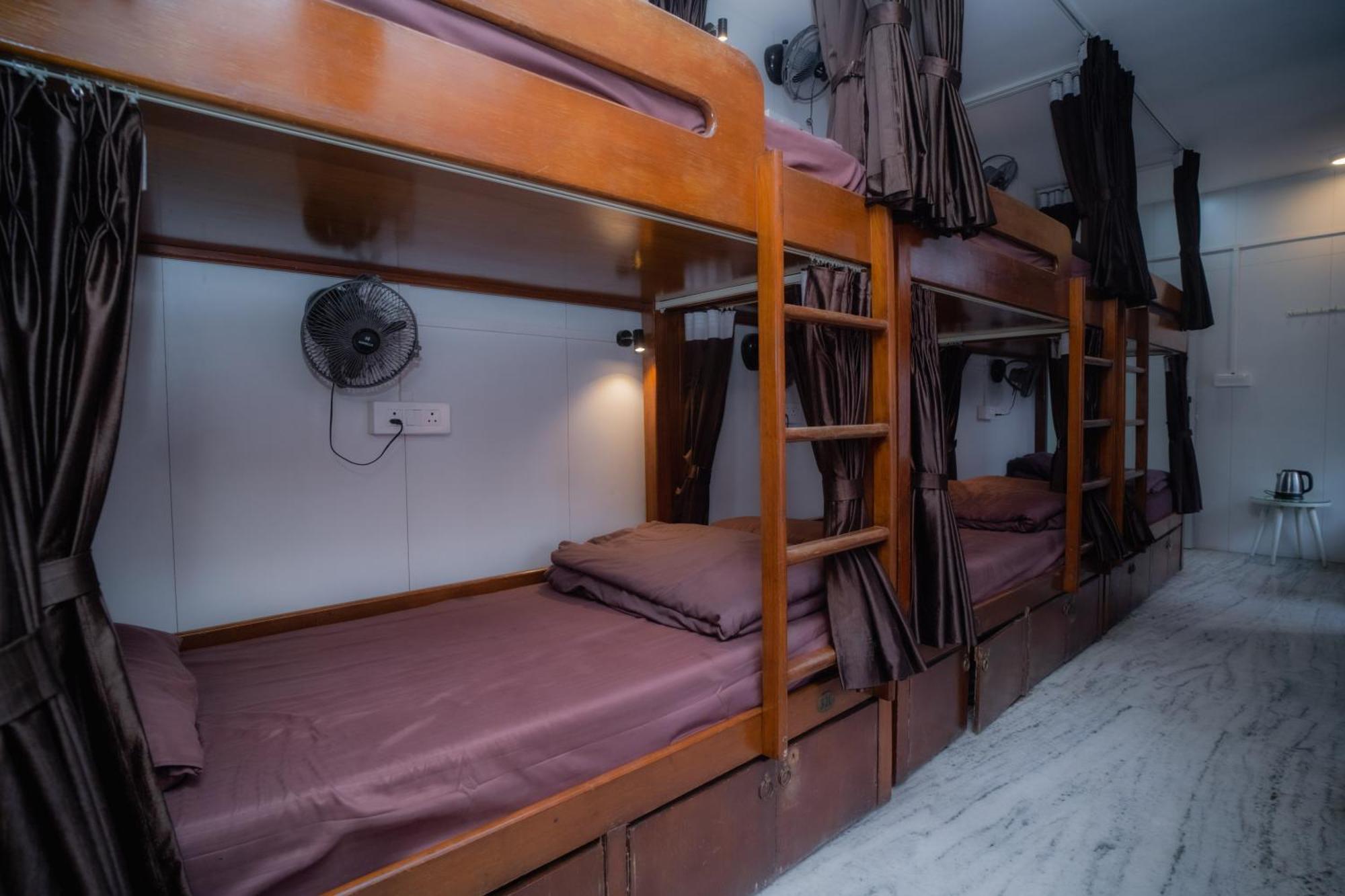 ורנאסי Pearl Courtyard Dormitory מראה חיצוני תמונה