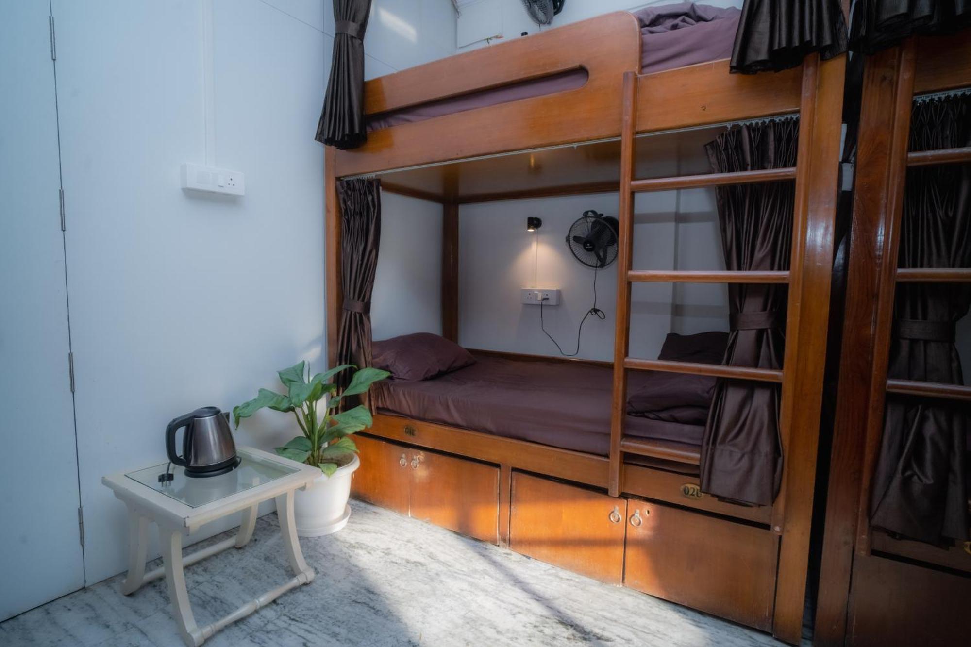 ורנאסי Pearl Courtyard Dormitory מראה חיצוני תמונה