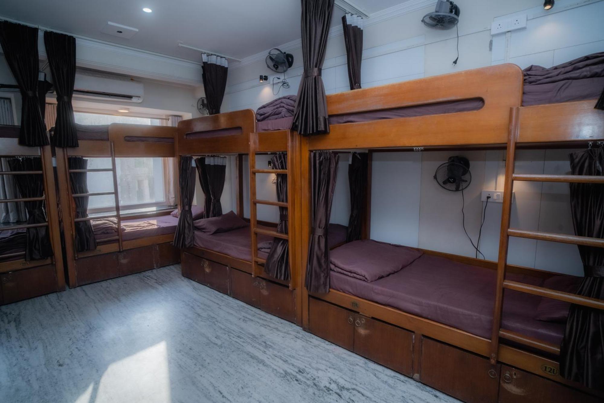ורנאסי Pearl Courtyard Dormitory מראה חיצוני תמונה