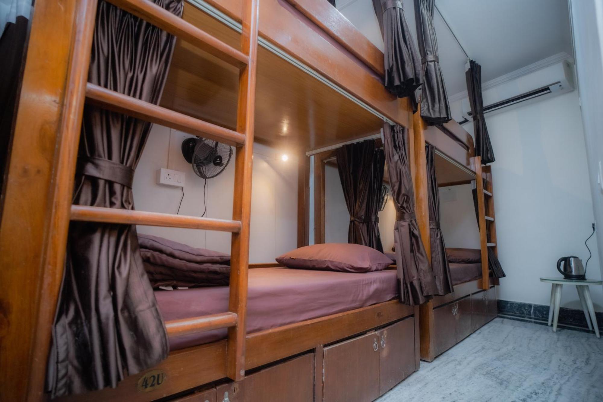 ורנאסי Pearl Courtyard Dormitory מראה חיצוני תמונה