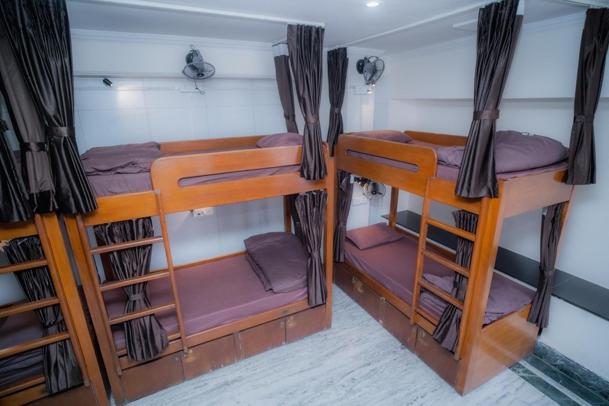ורנאסי Pearl Courtyard Dormitory מראה חיצוני תמונה