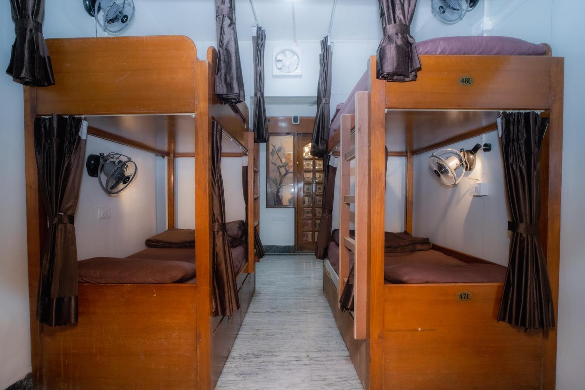 ורנאסי Pearl Courtyard Dormitory מראה חיצוני תמונה